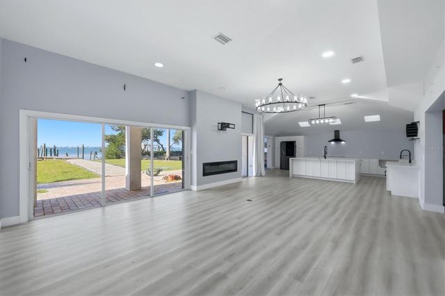 10218 46TH AVENUE W, Bradenton, FL 34210