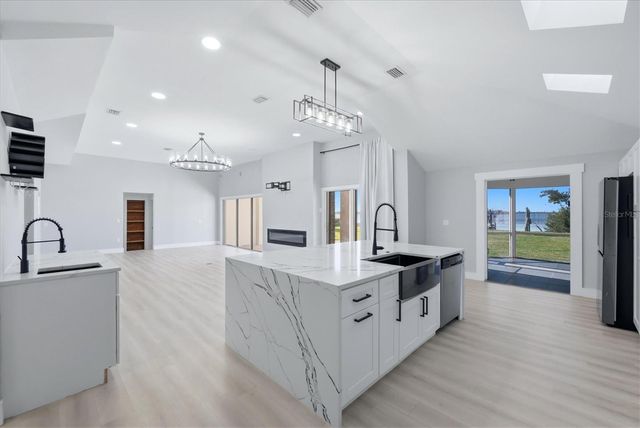 10218 46TH AVENUE W, Bradenton, FL 34210