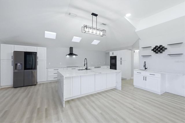 10218 46TH AVENUE W, Bradenton, FL 34210