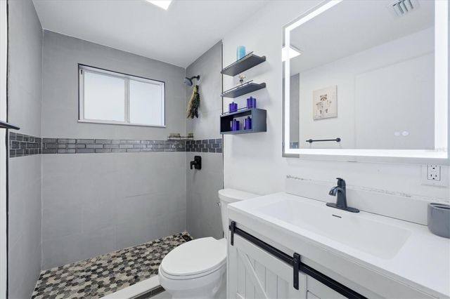 10218 46TH AVENUE W, Bradenton, FL 34210