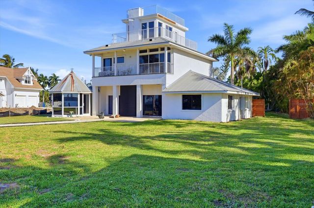 10218 46TH AVENUE W, Bradenton, FL 34210