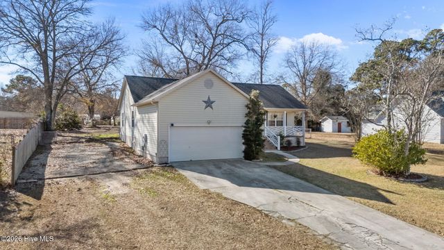 827 Roberts Road, Newport, NC 28570