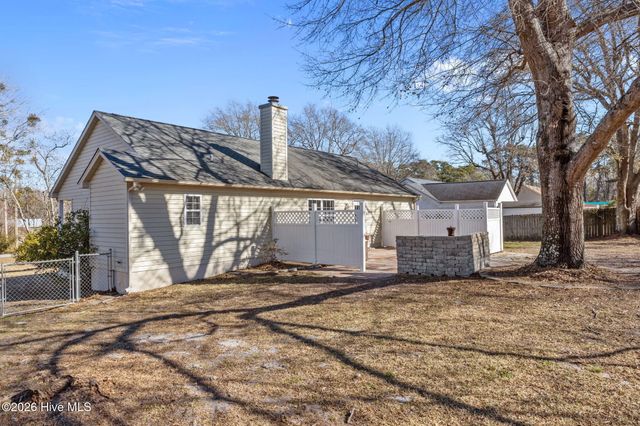 827 Roberts Road, Newport, NC 28570