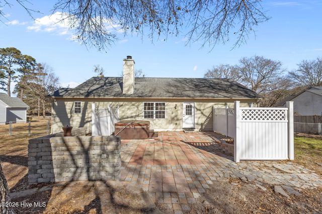 827 Roberts Road, Newport, NC 28570