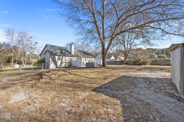 827 Roberts Road, Newport, NC 28570