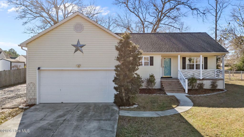 827 Roberts Road, Newport, NC 28570