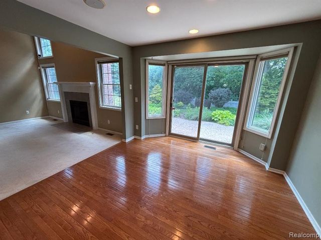 33329 Crooks Street, Rockwood, MI 48173