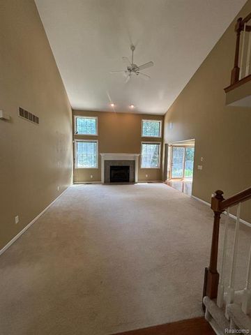 33329 Crooks Street, Rockwood, MI 48173
