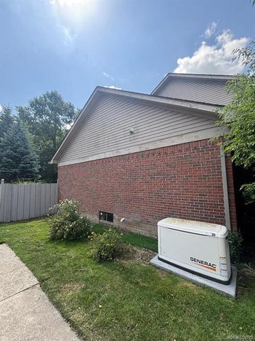 33329 Crooks Street, Rockwood, MI 48173