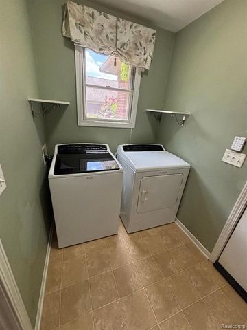 33329 Crooks Street, Rockwood, MI 48173