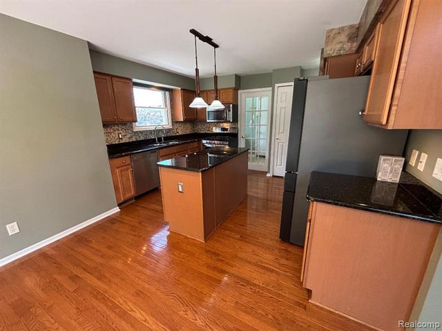 33329 Crooks Street, Rockwood, MI 48173