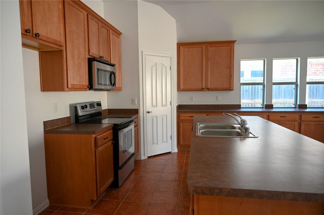 2204 Rockport Drive, Mckinney, TX 75071