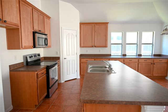 2204 Rockport Drive, Mckinney, TX 75071