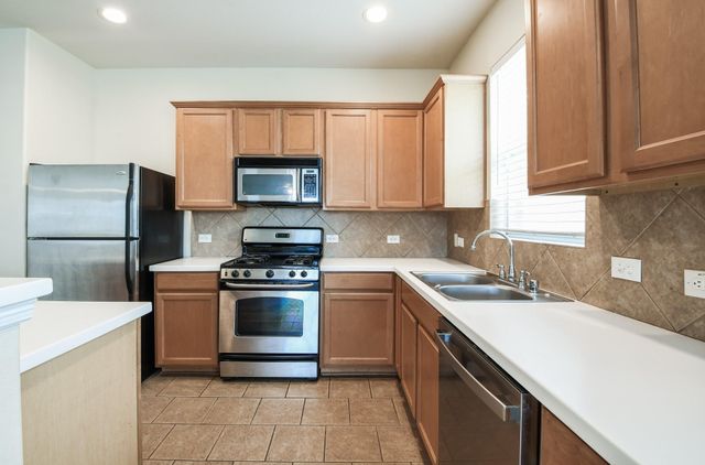 2029 Creek Run Drive, Pearland, TX 77584