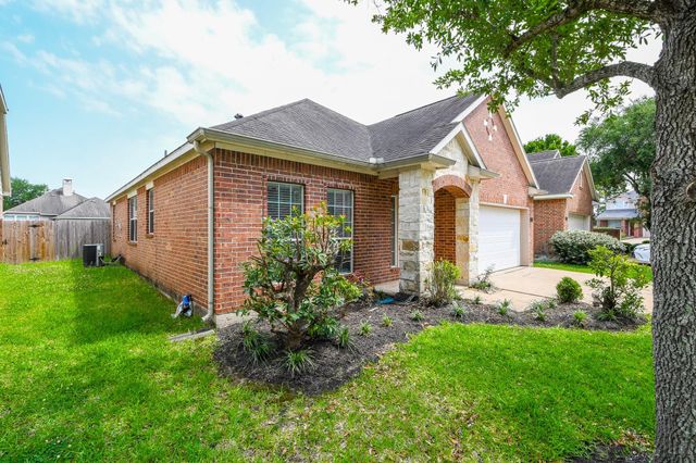 2029 Creek Run Drive, Pearland, TX 77584