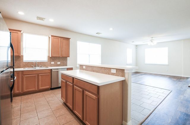 2029 Creek Run Drive, Pearland, TX 77584