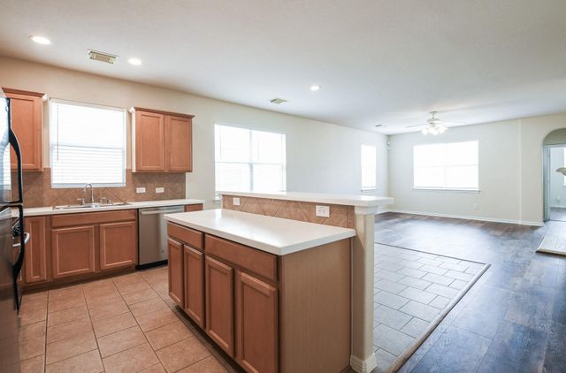 2029 Creek Run Drive, Pearland, TX 77584