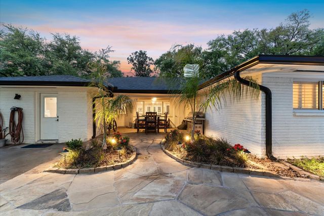 5511 Queensloch Drive, Houston, TX 77096