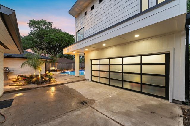 5511 Queensloch Drive, Houston, TX 77096