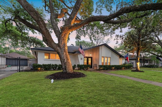 5511 Queensloch Drive, Houston, TX 77096