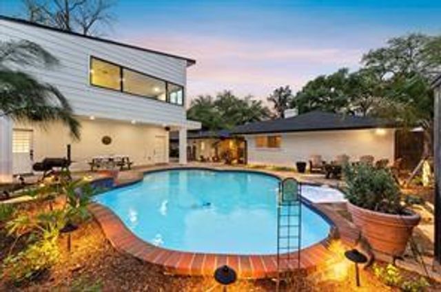 5511 Queensloch Drive, Houston, TX 77096