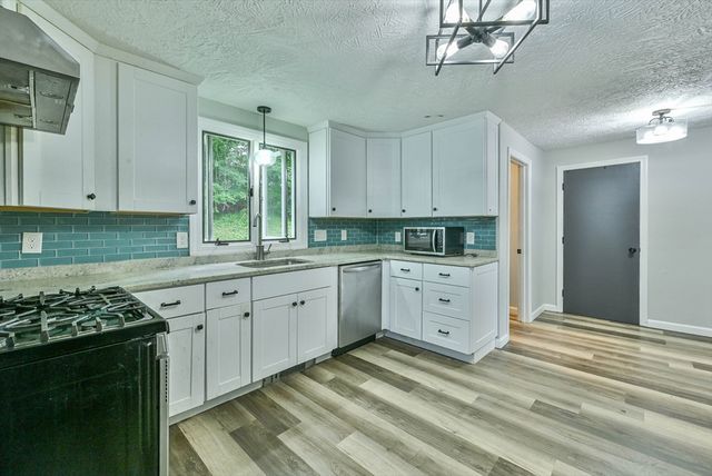 48 Central St, Auburn, MA 01501