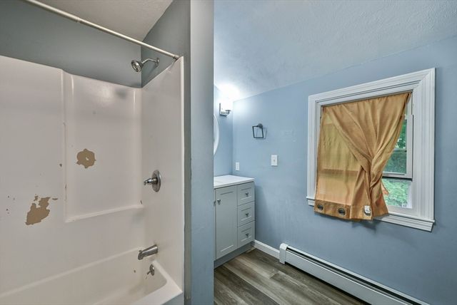 48 Central St, Auburn, MA 01501