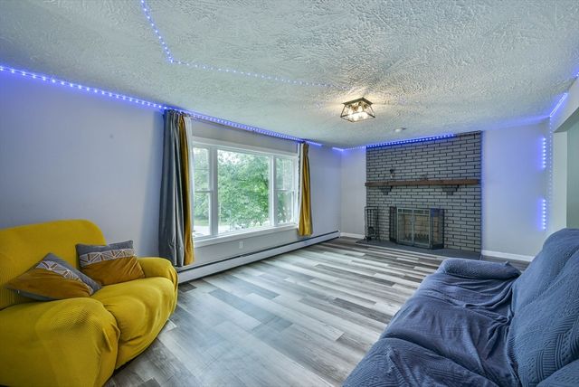 48 Central St, Auburn, MA 01501