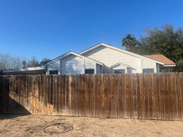 927 S 5th Avenue, Edinburg, TX 78539