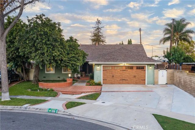 2817 Ridgewood, Santa Ana, CA 92705