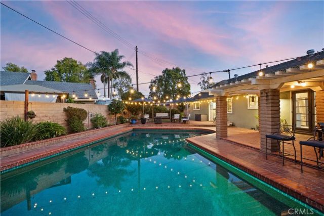 2817 Ridgewood, Santa Ana, CA 92705