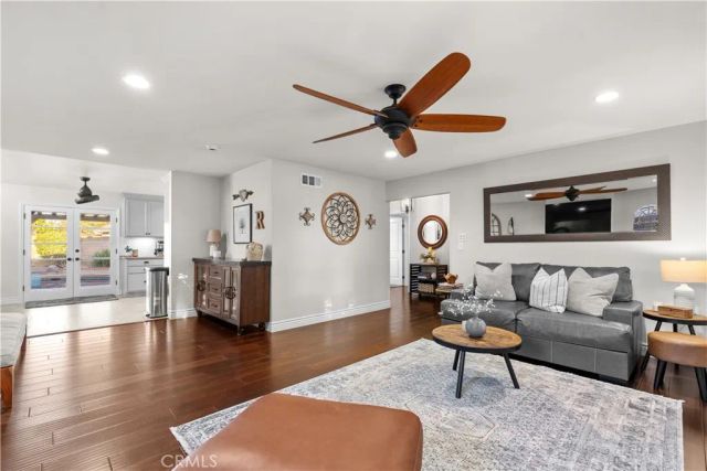 2817 Ridgewood, Santa Ana, CA 92705