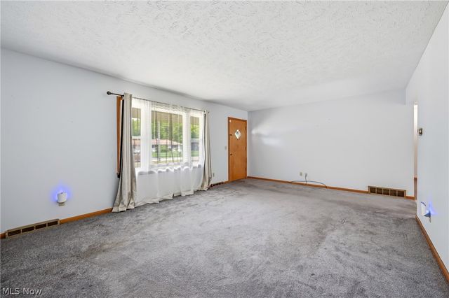 1280 Sterling Drive, Cortland, OH 44410
