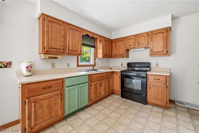 1280 Sterling Drive, Cortland, OH 44410