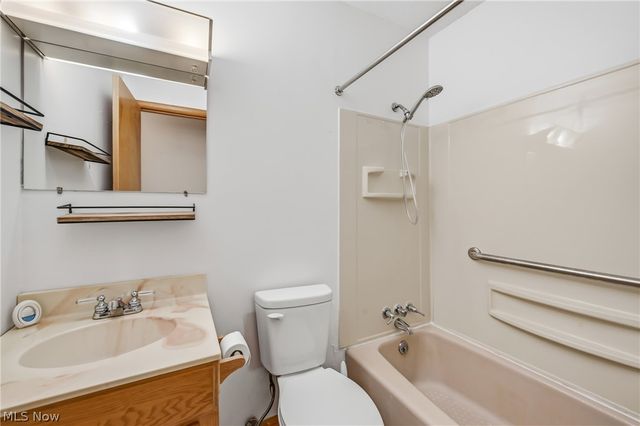 1280 Sterling Drive, Cortland, OH 44410