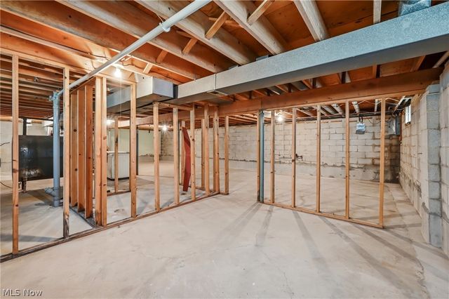 1280 Sterling Drive, Cortland, OH 44410