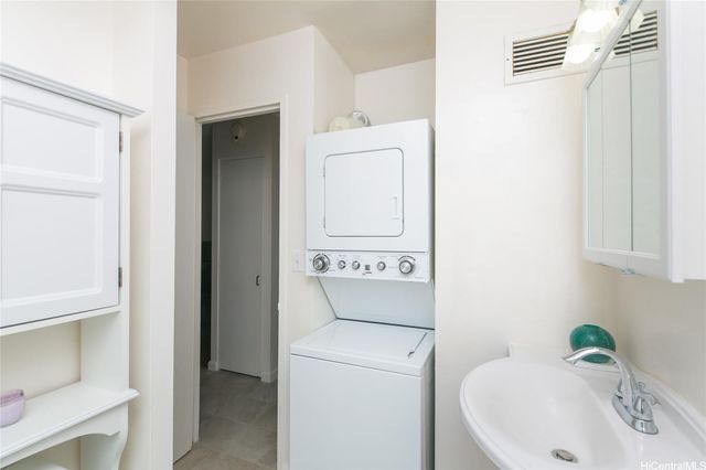 1535 Pensacola Street 304, Honolulu, HI 96822