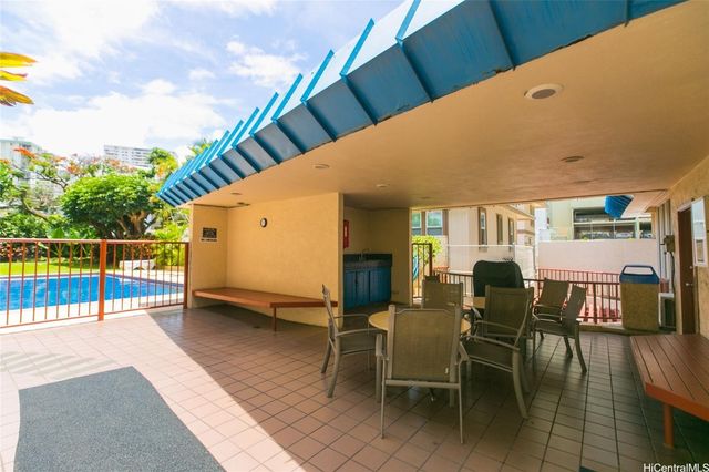 1535 Pensacola Street 304, Honolulu, HI 96822