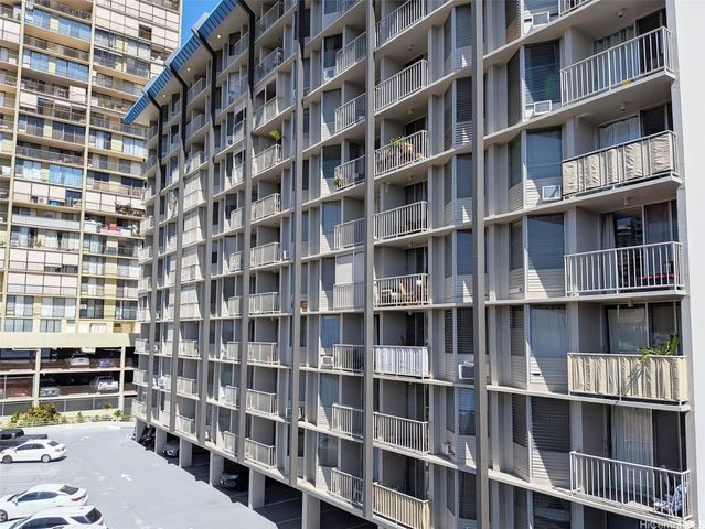 1535 Pensacola Street 304, Honolulu, HI 96822