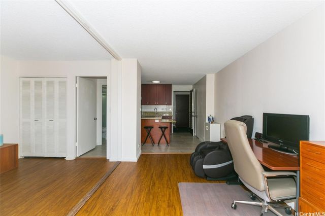 1535 Pensacola Street 304, Honolulu, HI 96822