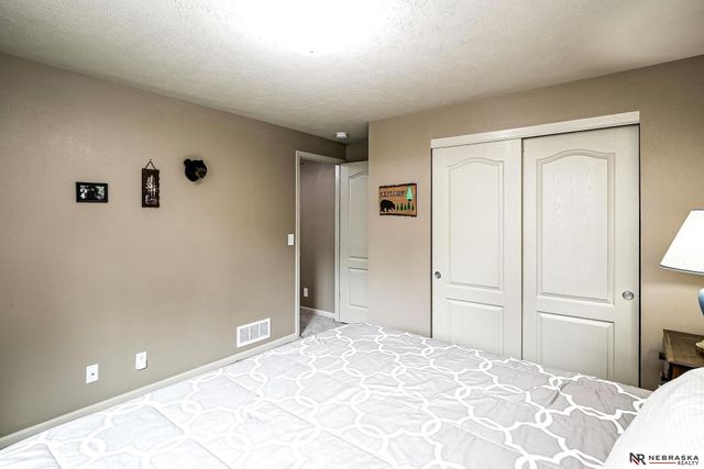 7115 N 138 Avenue Circle, Omaha, NE 68142