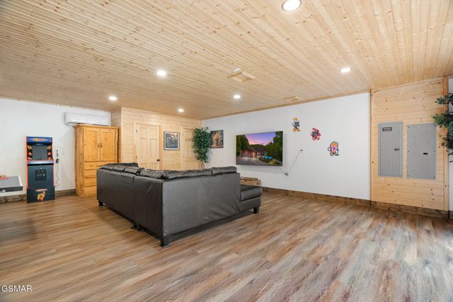 646 Parton Hollow Road, Sevierville, TN 37876
