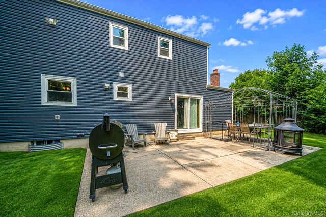 10 Turnpike Boulevard, Middle Island, NY 11953