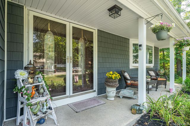 10 Turnpike Boulevard, Middle Island, NY 11953