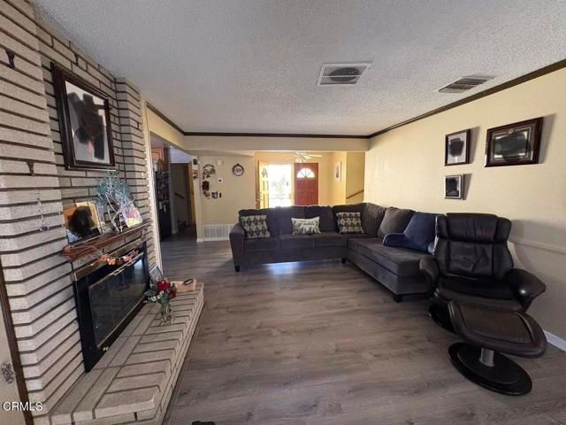 554 W Avenue J-11, Lancaster, CA 93534