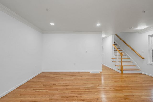 688 Gorham Street 688, Lowell, MA 01852