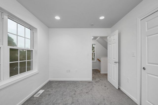 688 Gorham Street 688, Lowell, MA 01852