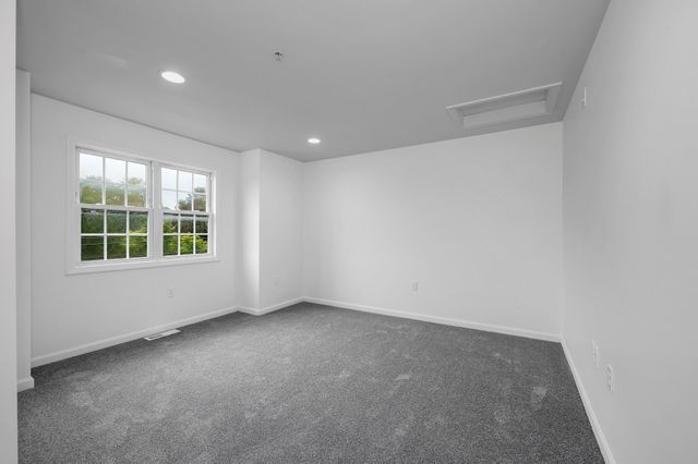 688 Gorham Street 688, Lowell, MA 01852