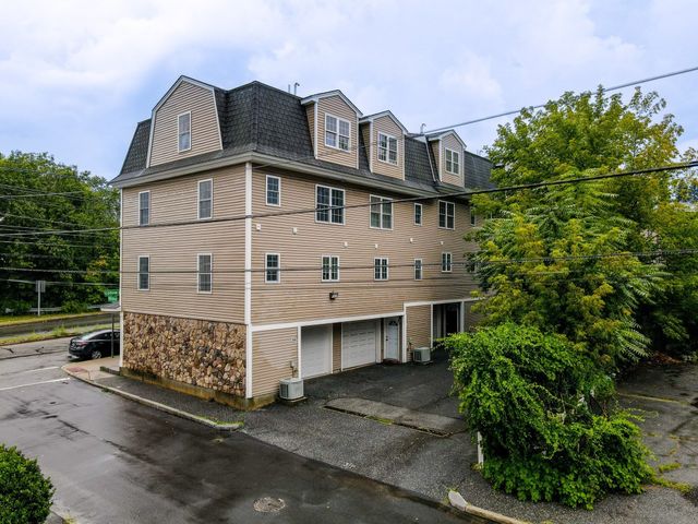 688 Gorham Street 688, Lowell, MA 01852