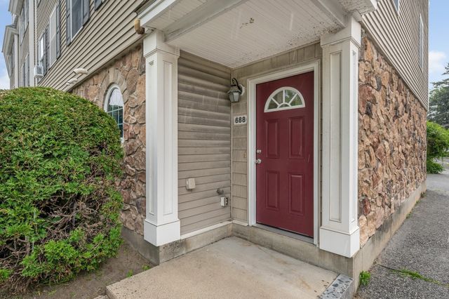 688 Gorham Street 688, Lowell, MA 01852